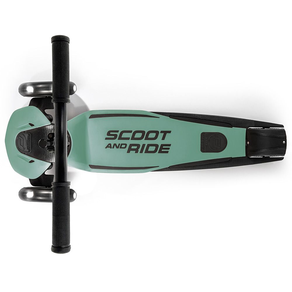 Scoot & Ride - Highwaykick 5 LED 3 Wheel Scooter - Forest