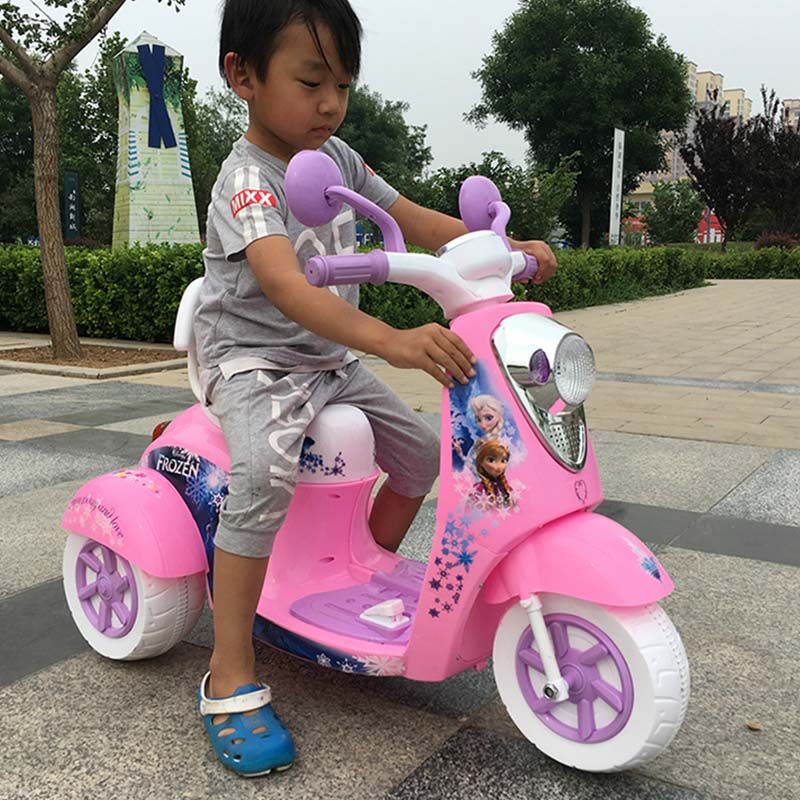 Megastar - Ride On Frozen Style 6V Sparkly Scooty - Pink